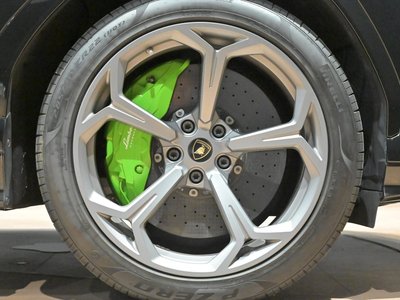 LAMBORGHINI URUS - 4