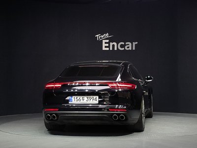 PORSCHE PANAMERA - 3