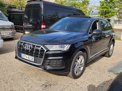 AUDI Q7 - 1