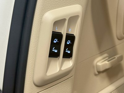 صورة مصغرة 12 لـ 2023 Toyota LAND CRUISER PRADO