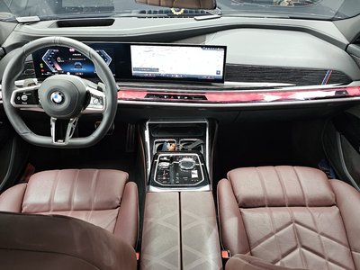 2025 BMW 7 SERIES photo 5