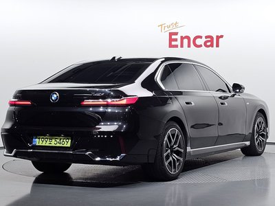 2025 BMW 7 SERIES photo 3