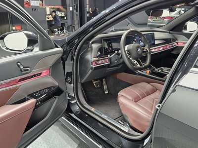 2025 BMW 7 SERIES photo 10