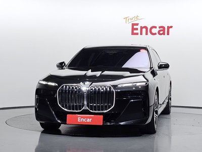 2025 BMW 7 SERIES photo 2