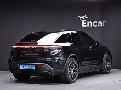 PORSCHE MACAN - 3