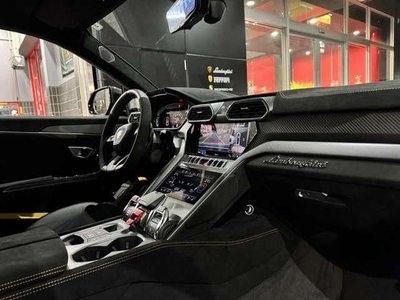 LAMBORGHINI URUS - 10
