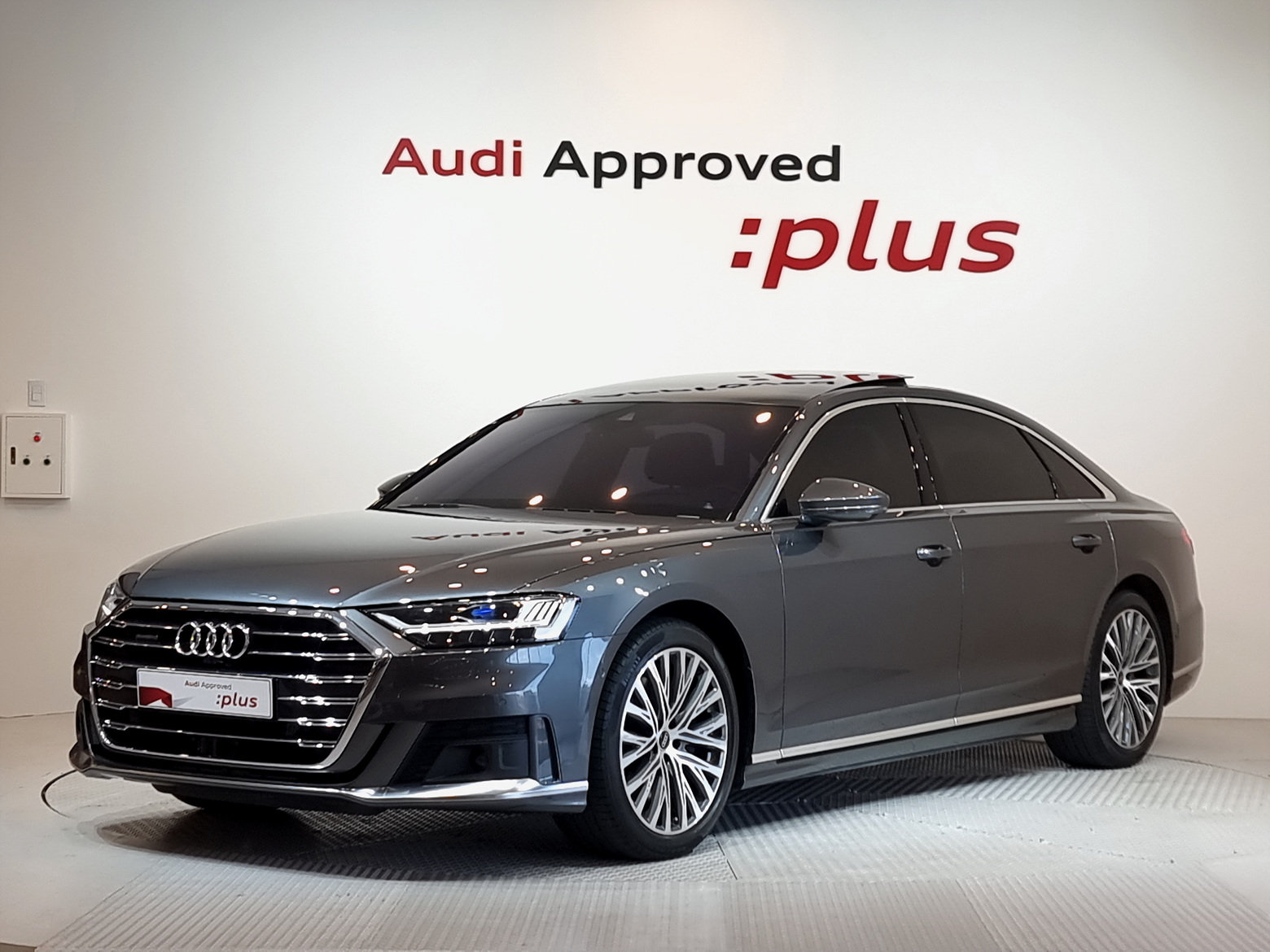 AUDI A8 - View 1