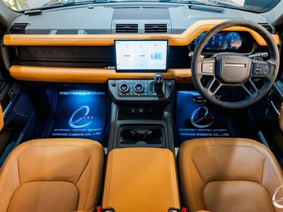 LAND ROVER DEFENDER - 2