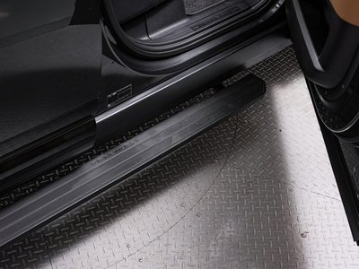 LAND ROVER DEFENDER - 4