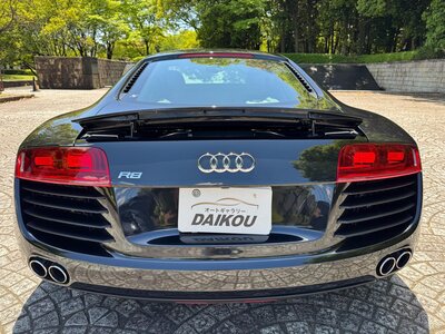 AUDI R8 - 8