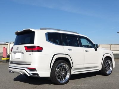 TOYOTA LAND CRUISER 300 - 7