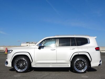 TOYOTA LAND CRUISER 300 - 5