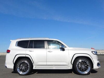 TOYOTA LAND CRUISER 300 - 6