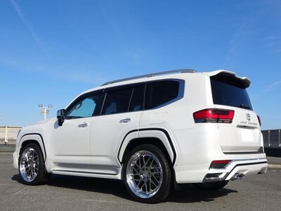 TOYOTA LAND CRUISER 300 - 8