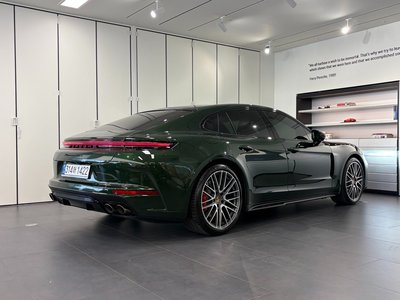 PORSCHE PANAMERA - 4
