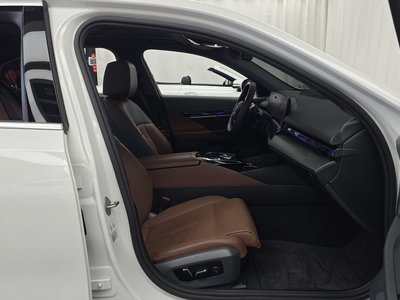 صورة مصغرة 11 لـ 2023 BMW 5 SERIES