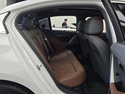 صورة مصغرة 12 لـ 2023 BMW 5 SERIES