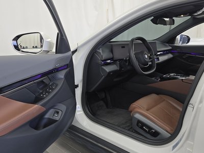 صورة 10 لـ 2023 BMW 5 SERIES