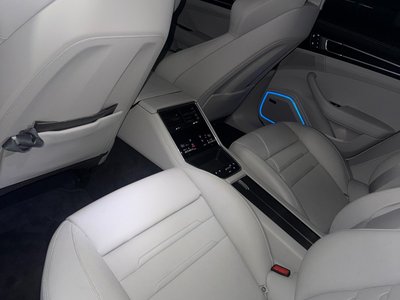 PORSCHE PANAMERA - 8