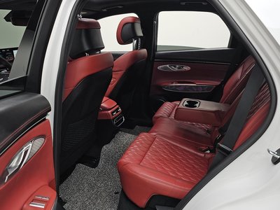 2022 Genesis GV70 — миниатюра 16