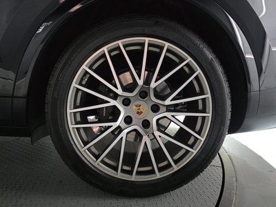 صورة 8 لـ 2022 Porsche CAYENNE