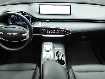 صورة 5 لـ 2021 Genesis GV70