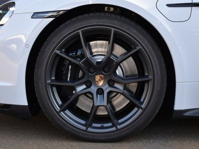 صورة 6 لـ 2026 Porsche TAYCAN