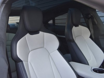 صورة 14 لـ 2026 Porsche TAYCAN