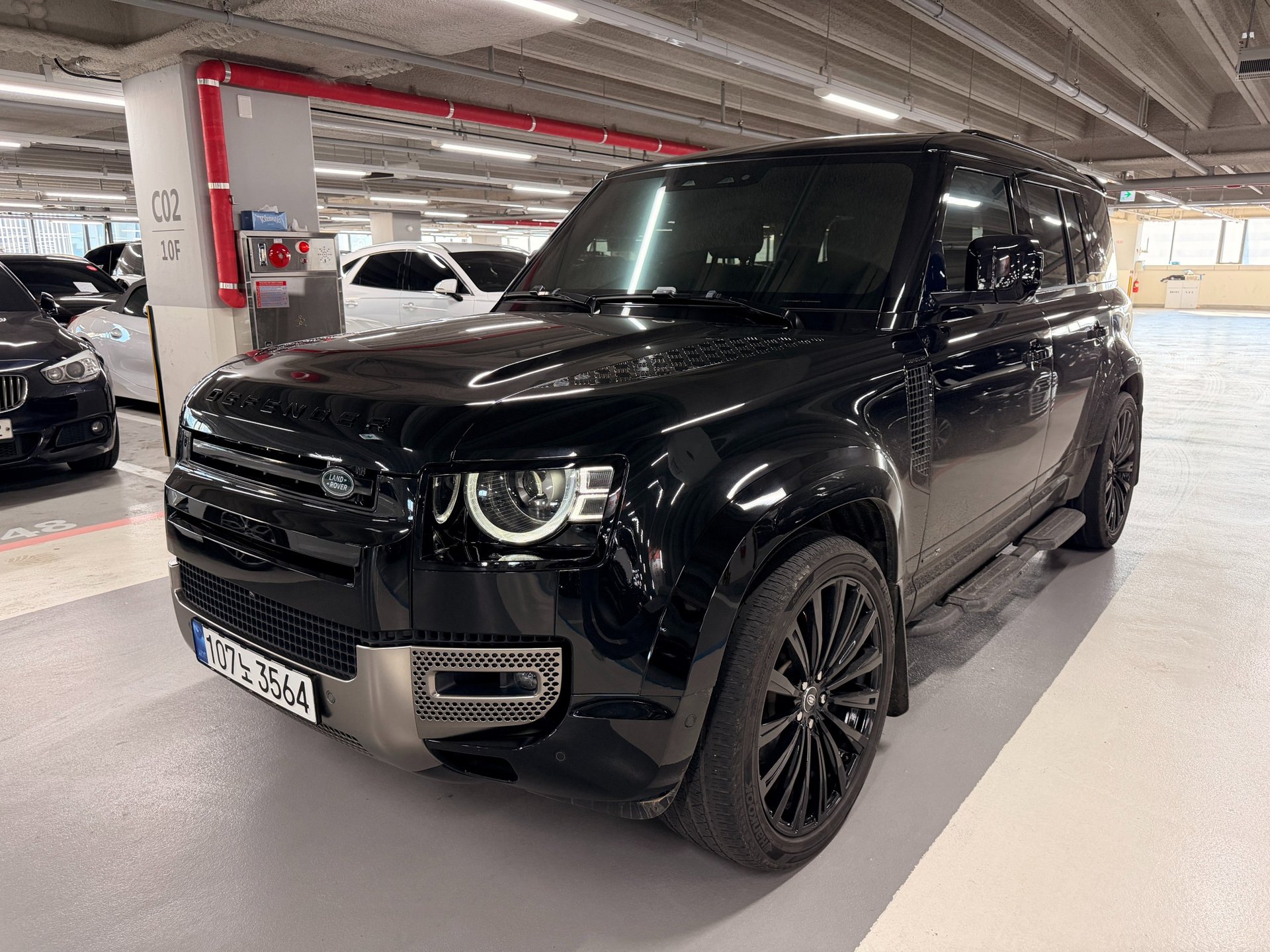 LAND ROVER DEFENDER - View 1