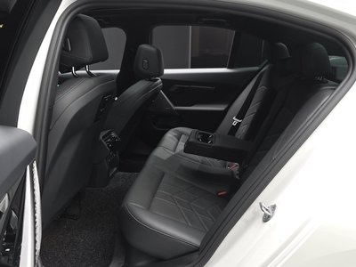 صورة مصغرة 18 لـ 2025 BMW 5 SERIES