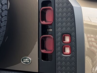 LAND ROVER DEFENDER - 10