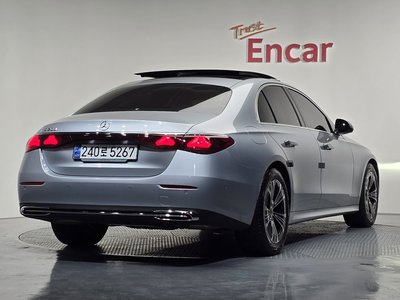 MERCEDES-BENZ E-CLASS - 3