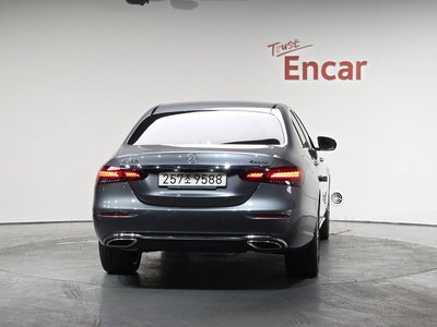 MERCEDES-BENZ E-CLASS - 3