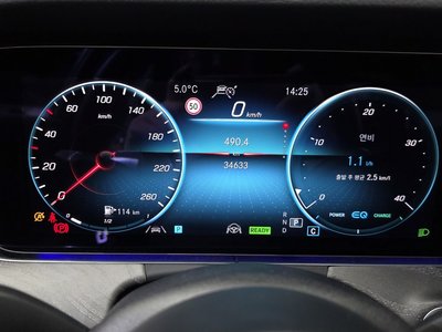 MERCEDES-BENZ E-CLASS - 8