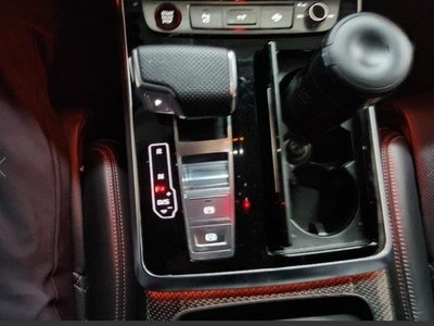 AUDI SQ8 - 8