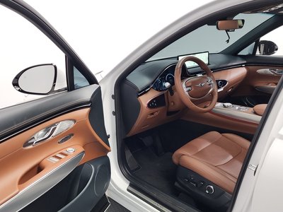 صورة 10 لـ 2023 Genesis GV70