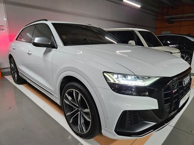 AUDI SQ8 - 1