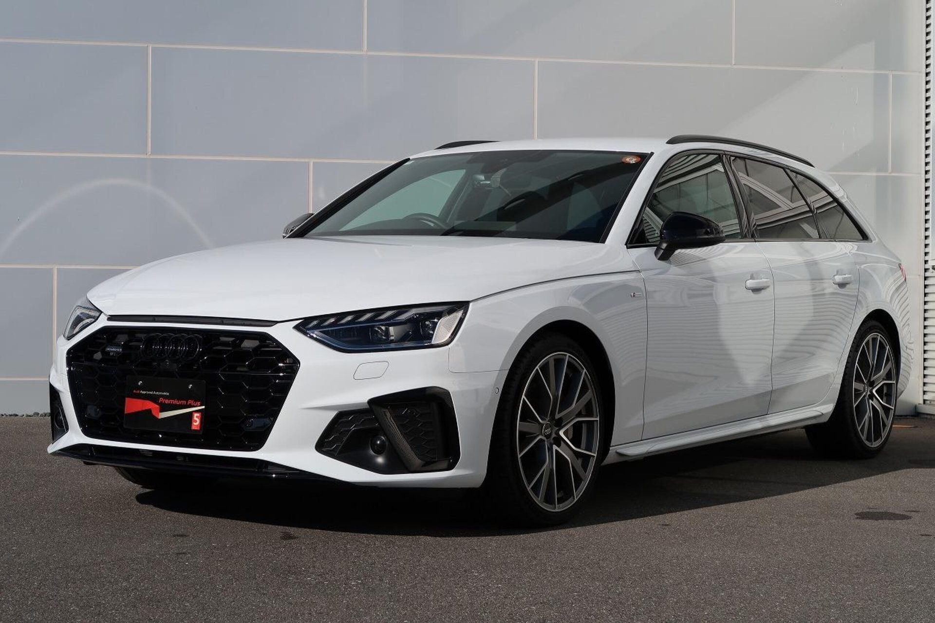 AUDI A4 AVANT - View 1