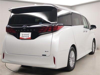2025 Toyota ALPHARD — фото 3