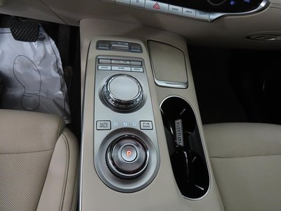 صورة 9 لـ 2021 Genesis GV70