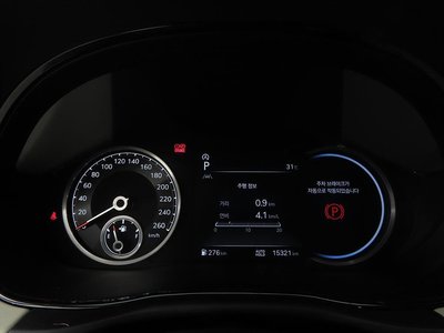 صورة 8 لـ 2021 Genesis GV70