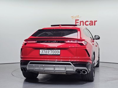 LAMBORGHINI URUS - 4