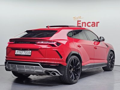 LAMBORGHINI URUS - 3