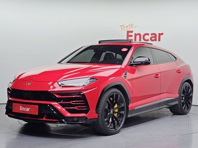 LAMBORGHINI URUS - 1