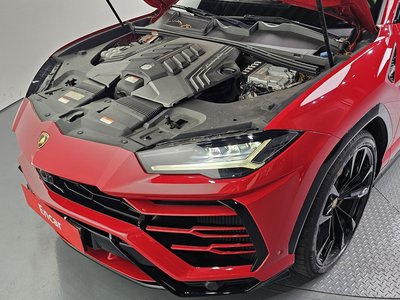 LAMBORGHINI URUS - 7