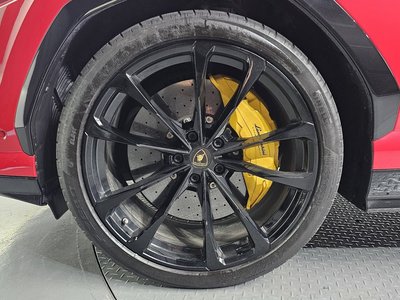 LAMBORGHINI URUS - 6