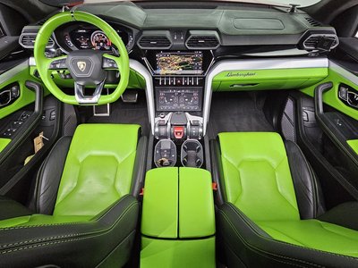 LAMBORGHINI URUS - 5