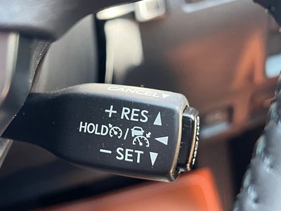2025 Lexus IS thumbnail 25