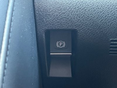 2025 Lexus IS thumbnail 26