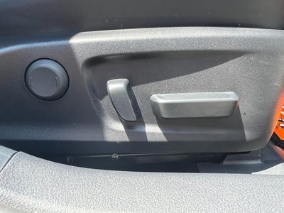 2025 Lexus IS thumbnail 31